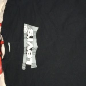 Levi's tshirt